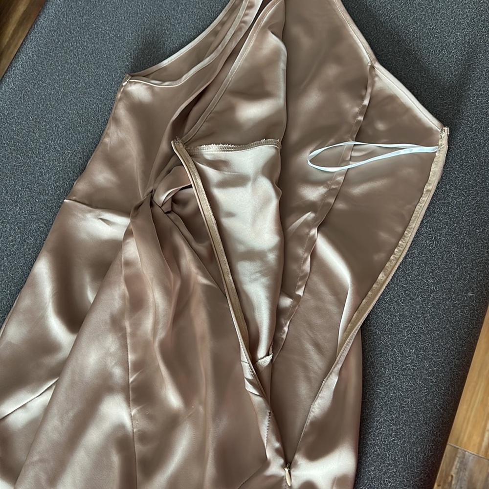 Women’s prom/bridesmaid dress; size med - Picture 6 of 9